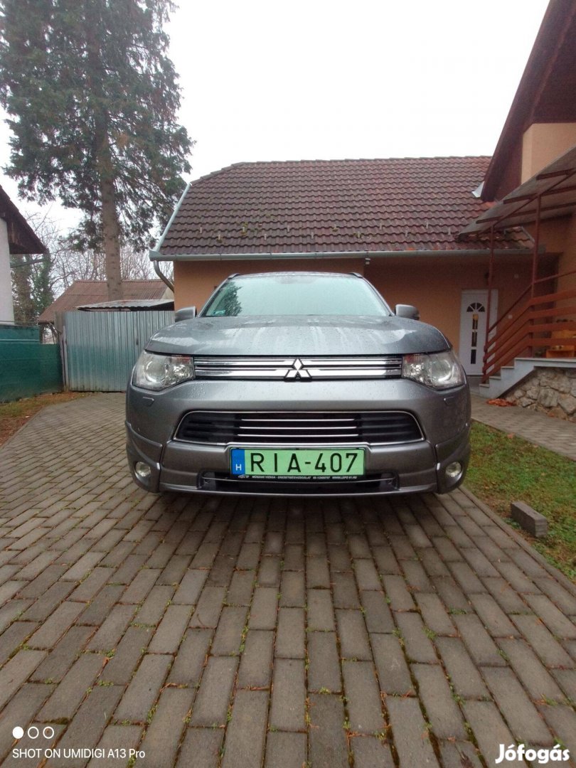 Mitsubishi Outlander Phev Instyle Navi 4WD CVT új akkupakk,