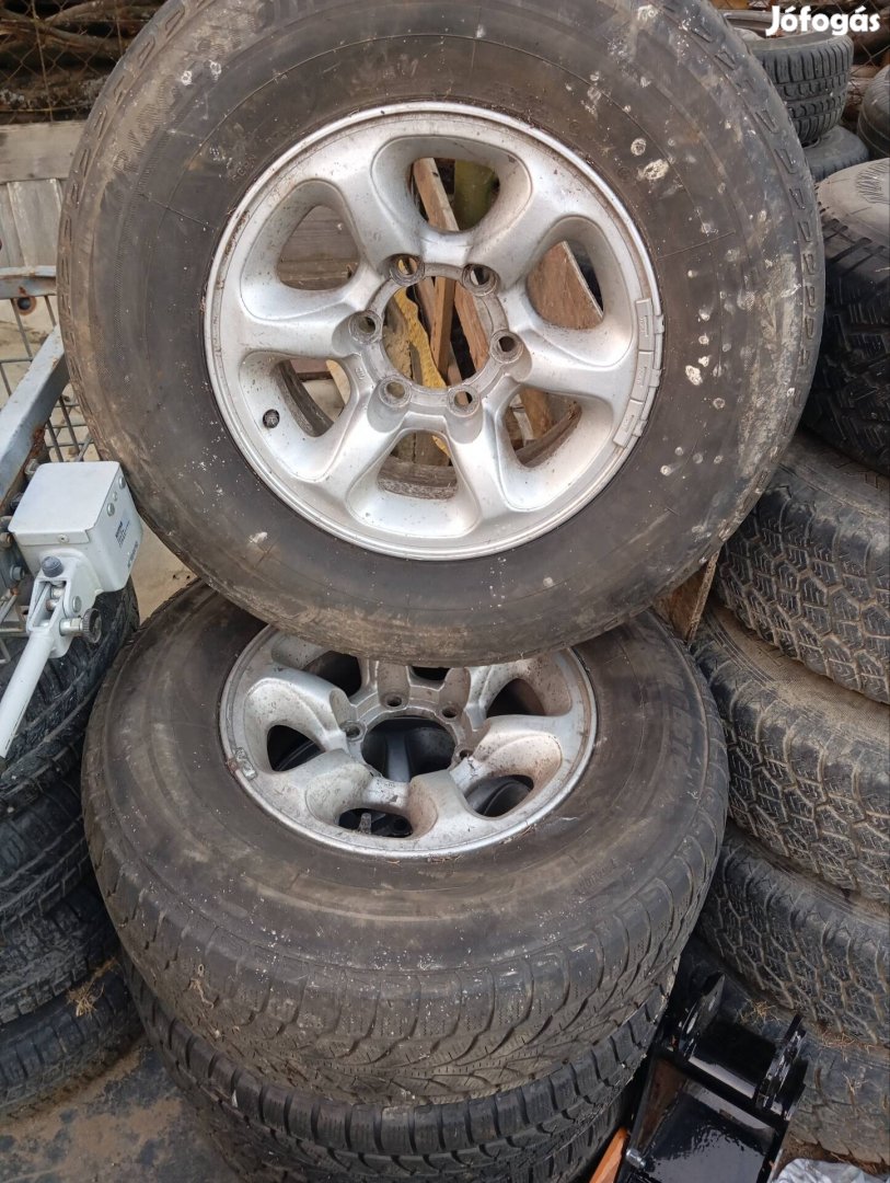 Mitsubishi Pajero gyári terepjáró garnitúra eladó 