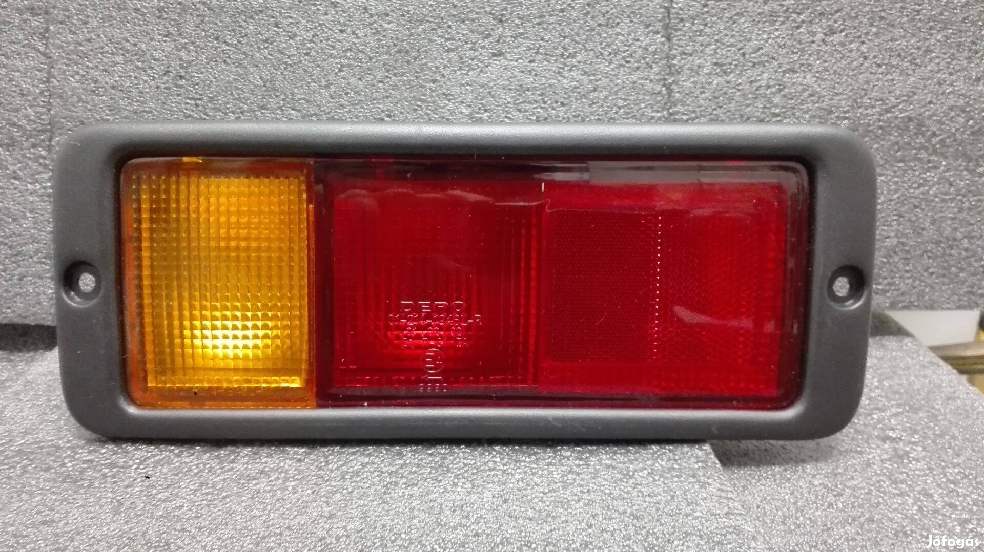 Mitsubishi Pajero hátsólámpa bal 1992 -> 2003 alsó üres 255x100mm