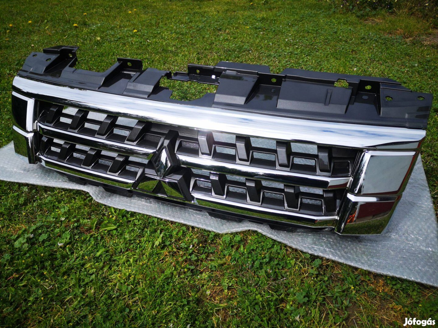 Mitsubishi Pajero hűtőrács