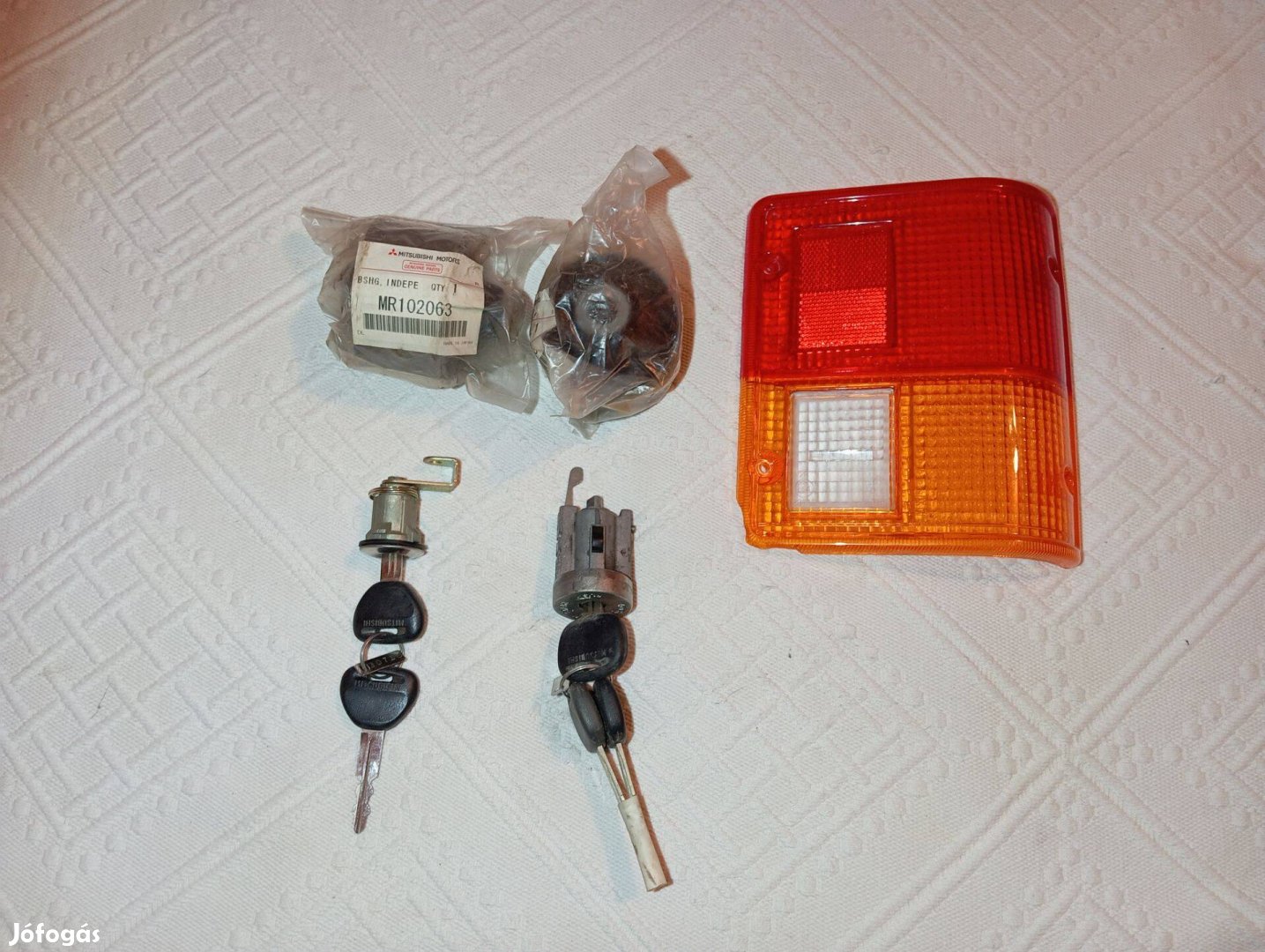 Mitsubishi Pajero laprugó szilent,zárbetét, lámpabúra 1982-1991-ig