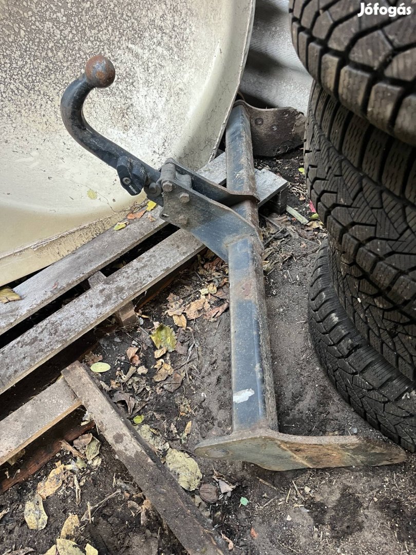 Mitsubishi Pajero levehető gyári vonóhorog