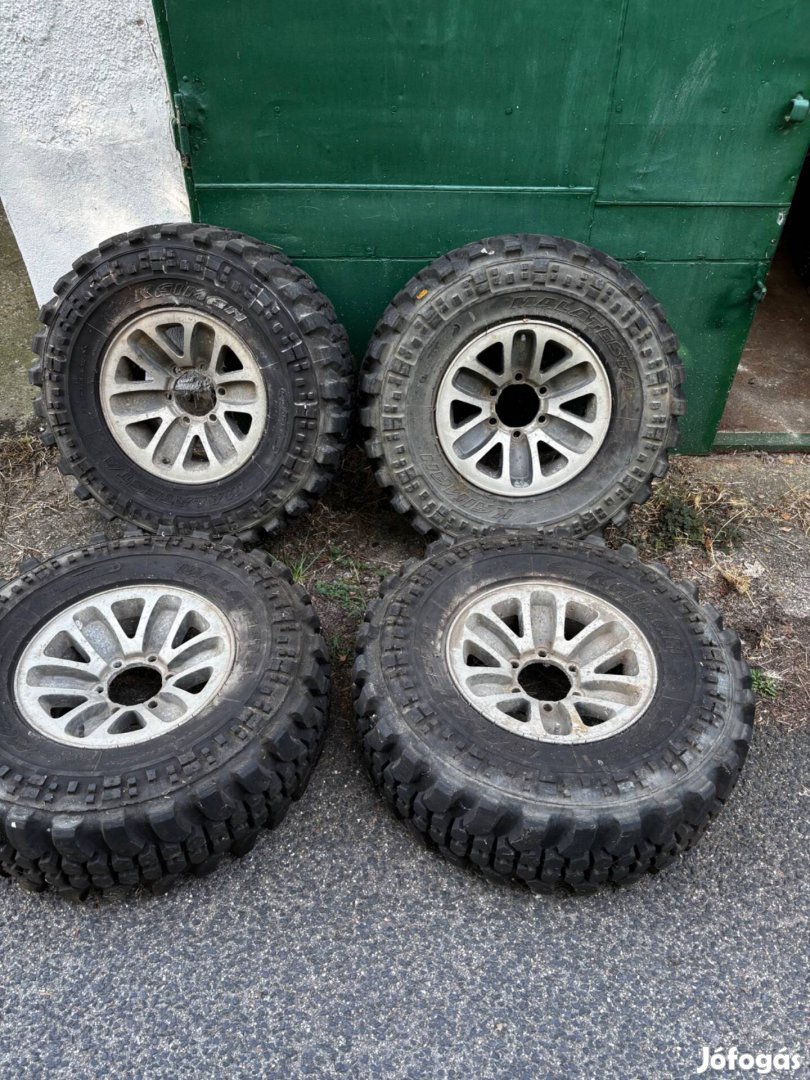 Mitsubishi Pajero terep gumi R15