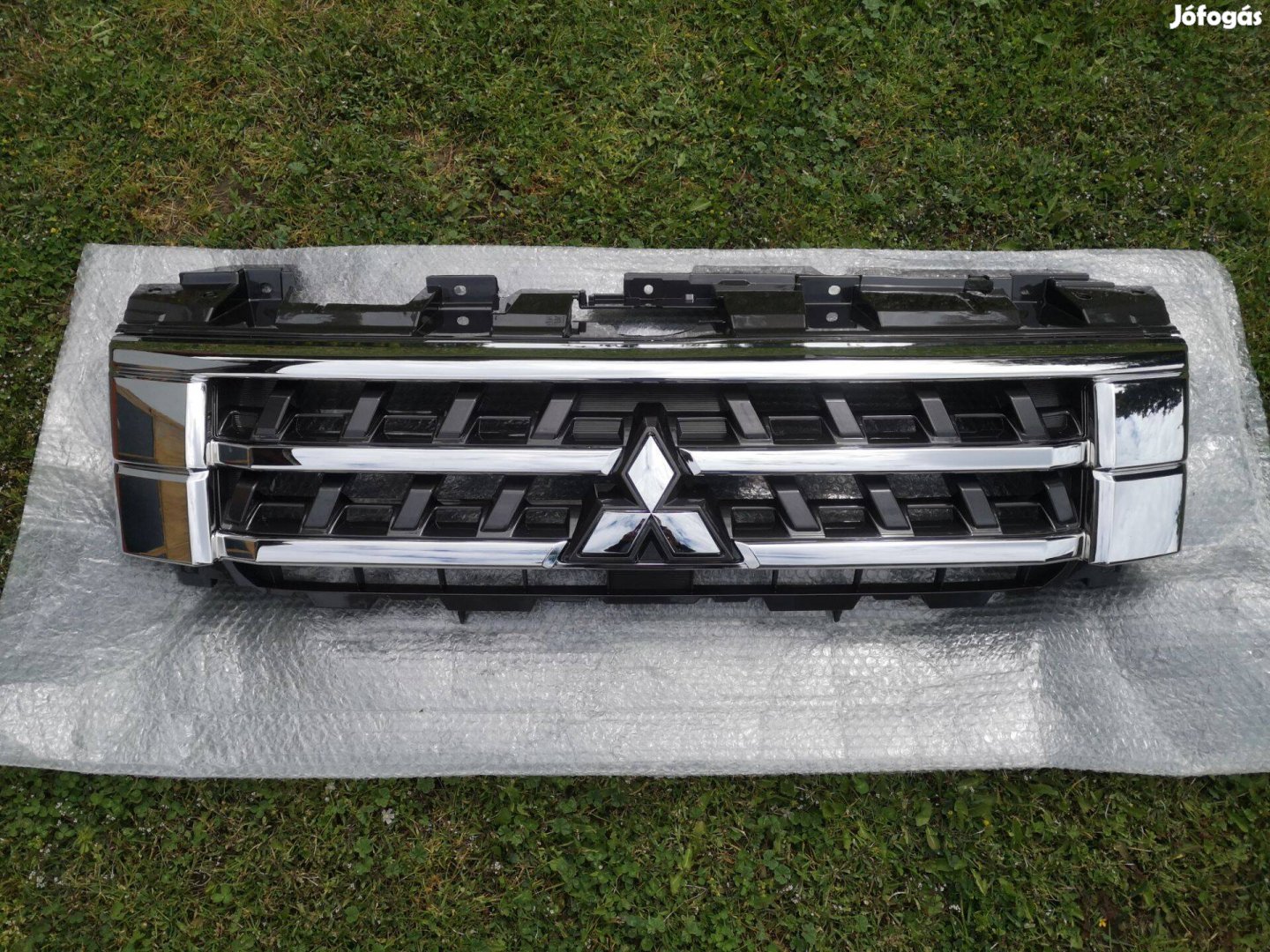 Mitsubishi Pajero vadonatúj hűtőrács