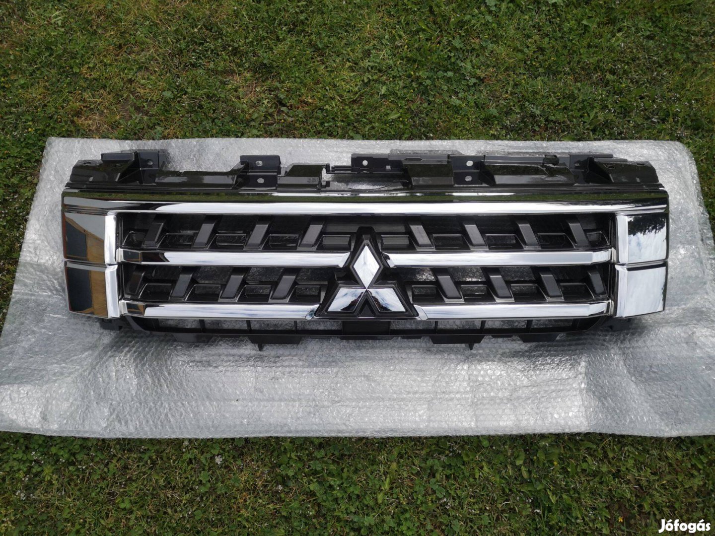 Mitsubishi Pajero vadonatúj hűtőrács