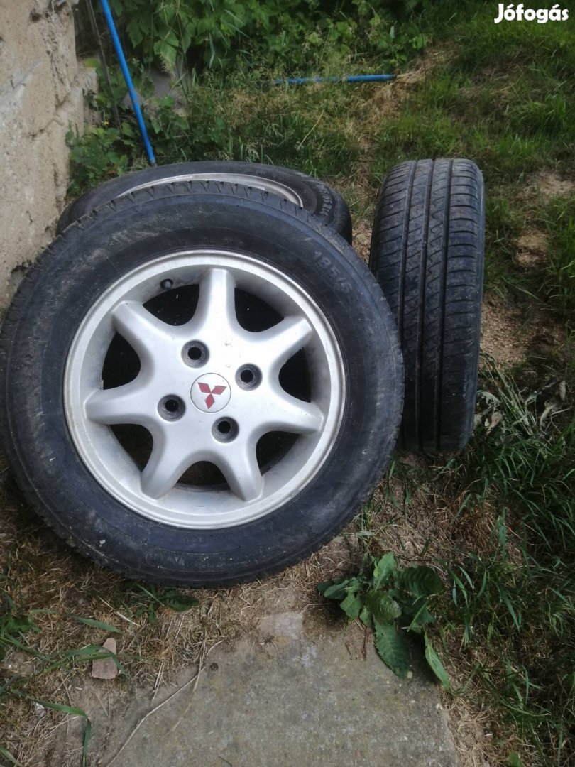 Mitsubishi carisma gyári alufelni gumival eladó 
