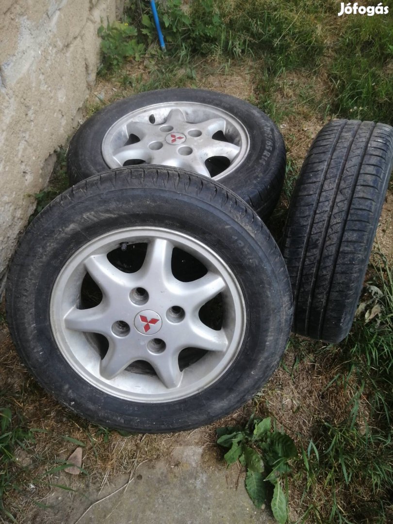 Mitsubishi carisma gyári alufelni szett. 