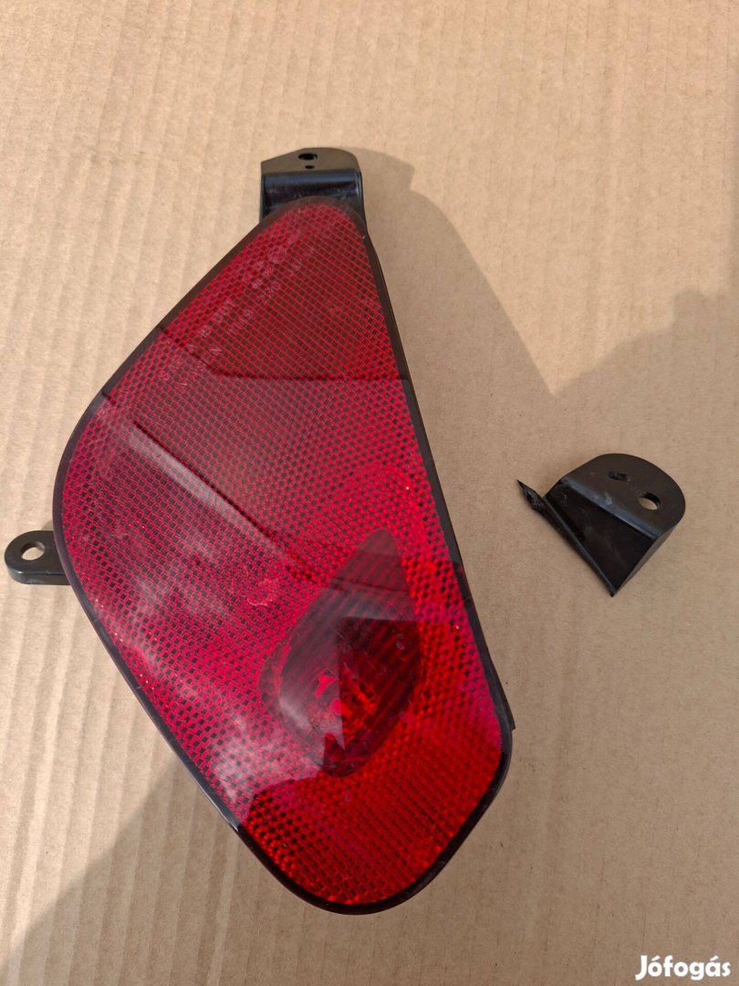 Mitsubishi eclipse cross jobb faceliftes,bal hátsó ködlámpa