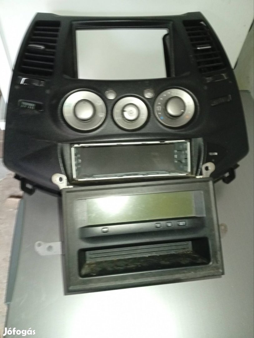 Mitsubishi grandis közepkonzol keret kijelzővel 