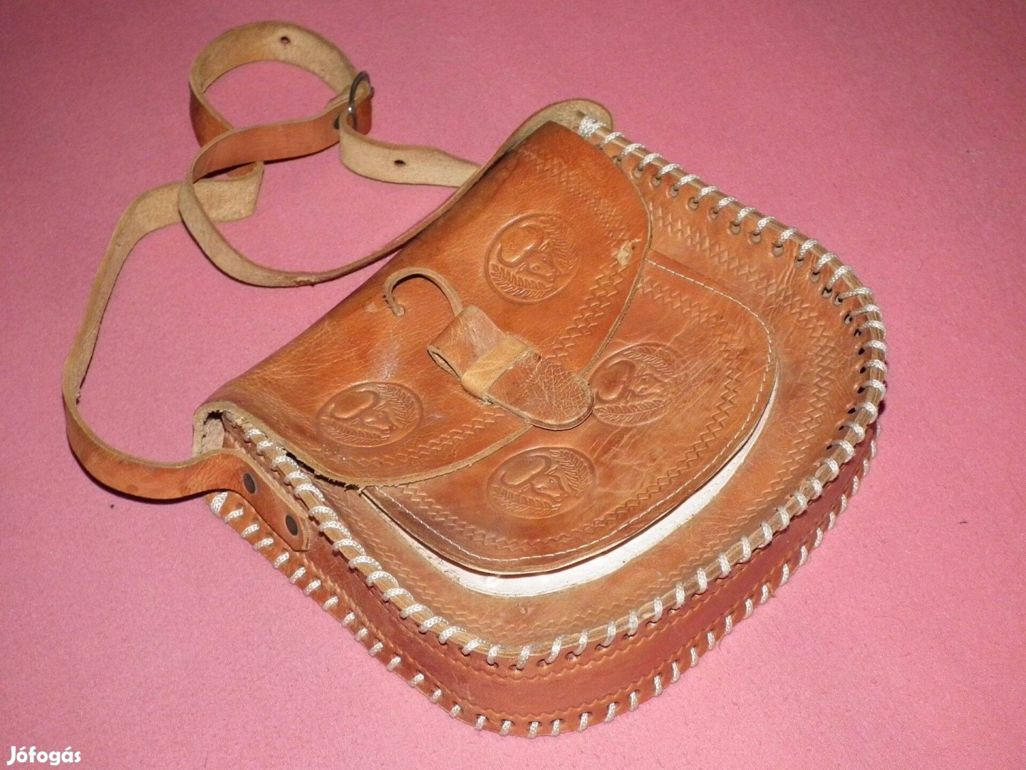 Míves bőrtáska valódi bőr dúsan mintázott női bőr táska