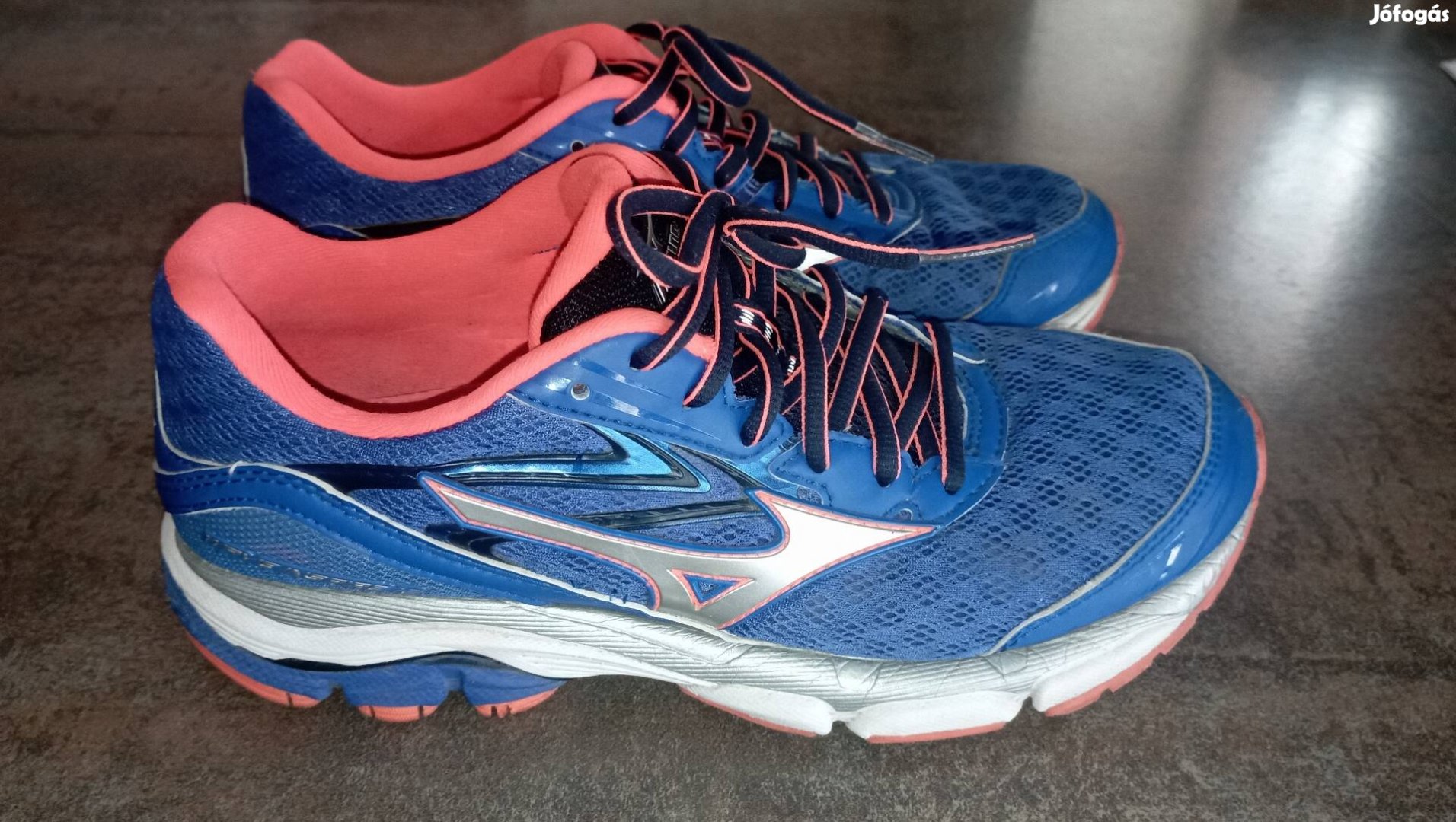 Mizuno Wave Inspire 12 női profi cipő 38.5