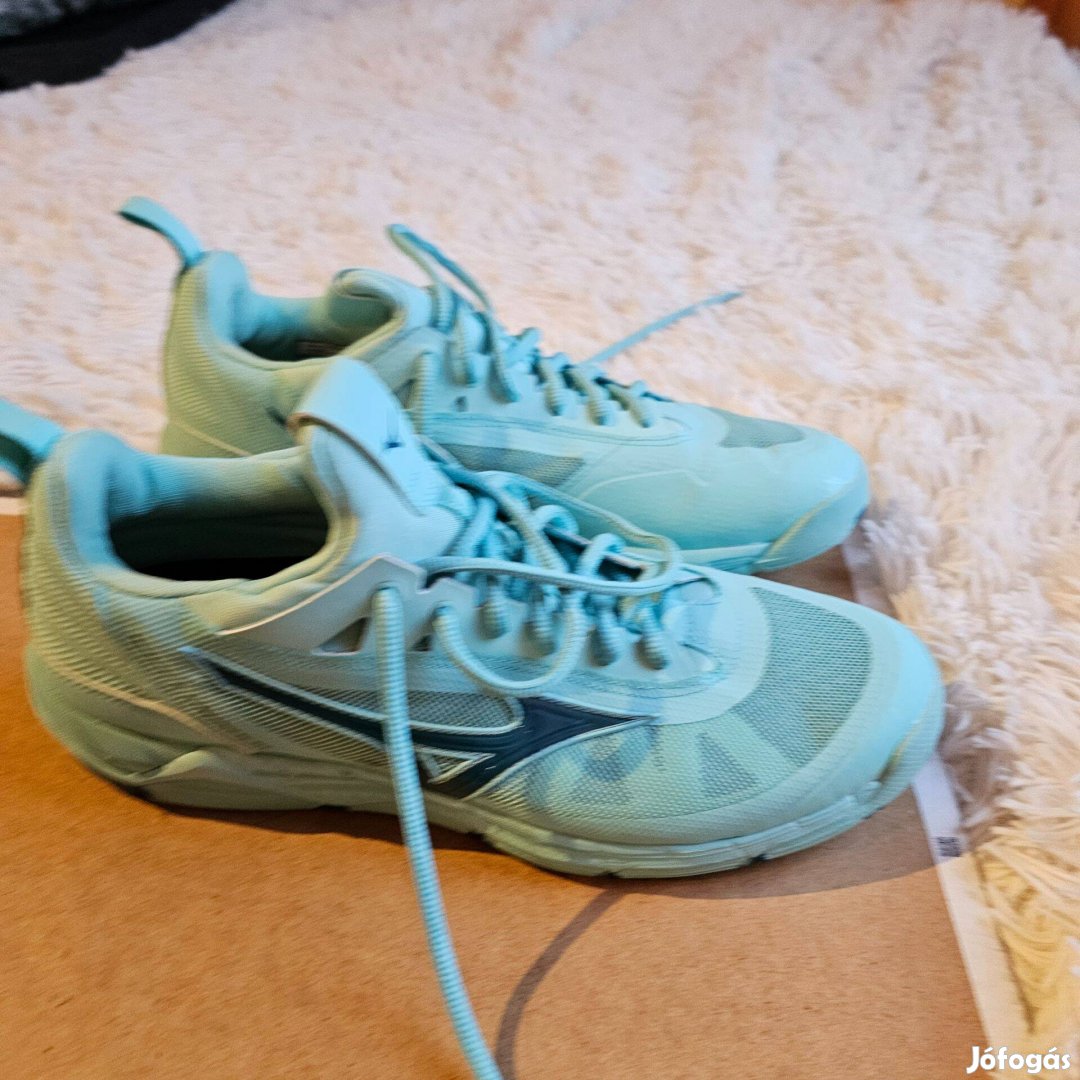 Mizuno Wave Luminous Női Edző Cipő 42-es méret