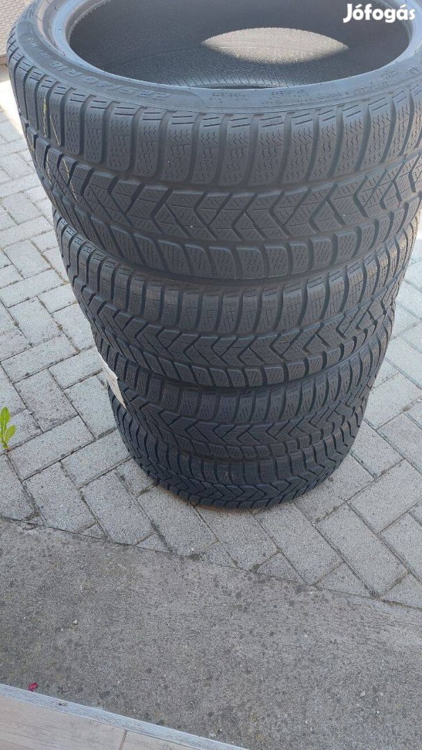 Mmm Gyári szerelésű,újszerű Pirelli 225/40r18 téli gumi