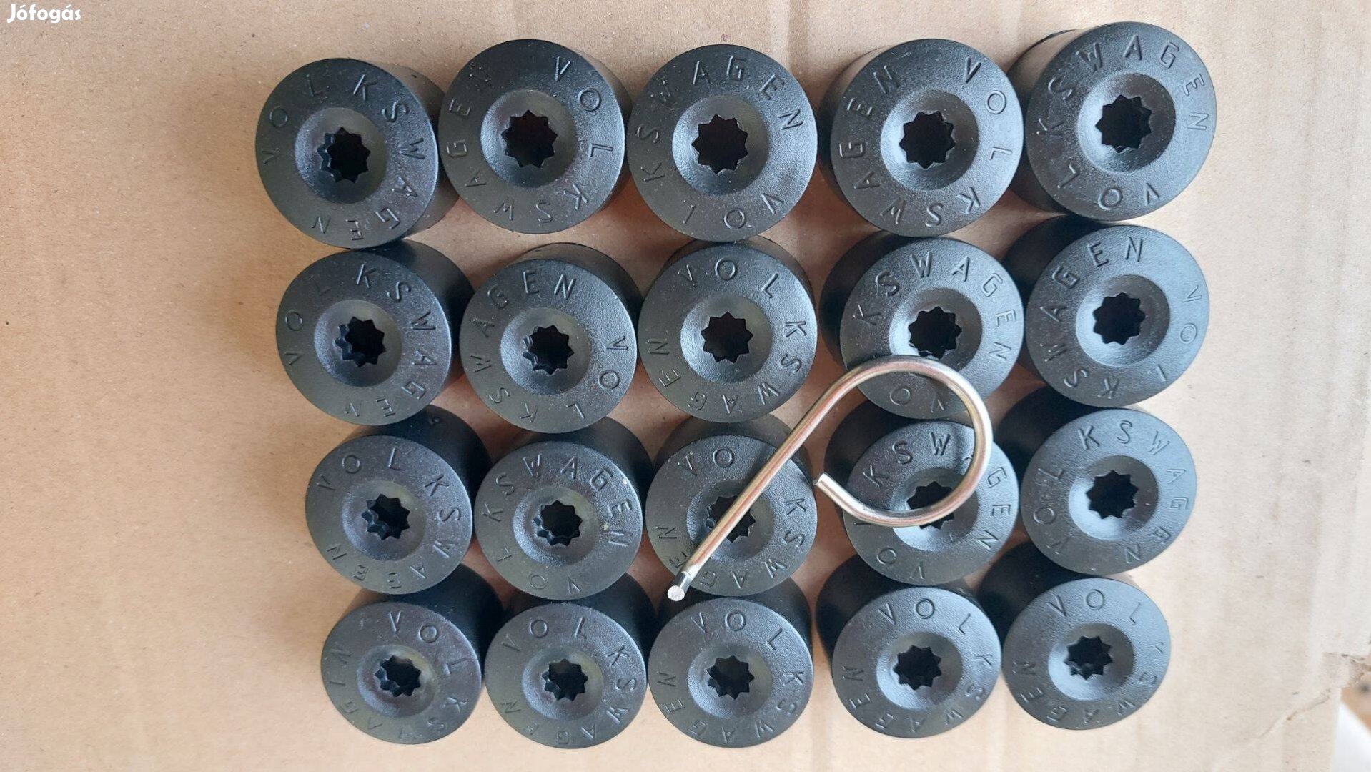 Mmm Új ,Vw 17 es csavartakaró kupak ,leszedő kampóval