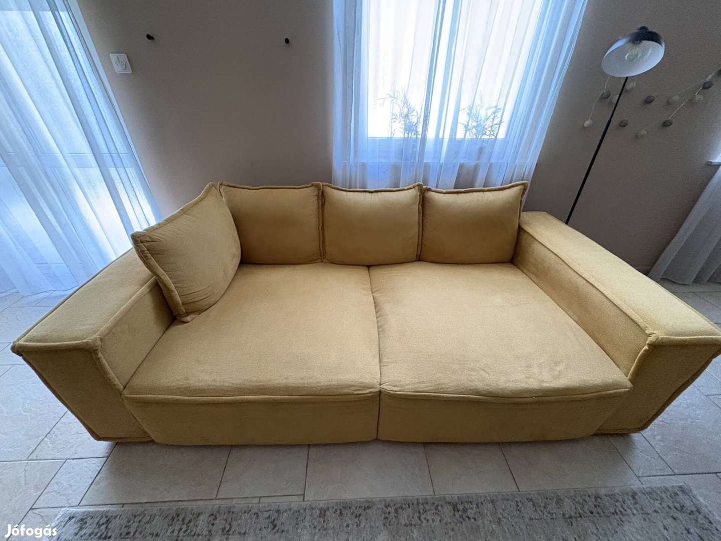 Möbelix mustársárga kanapé