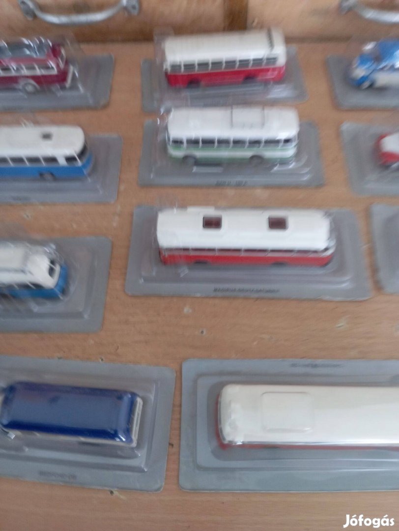 Módel buszok gyüjtöi darab
