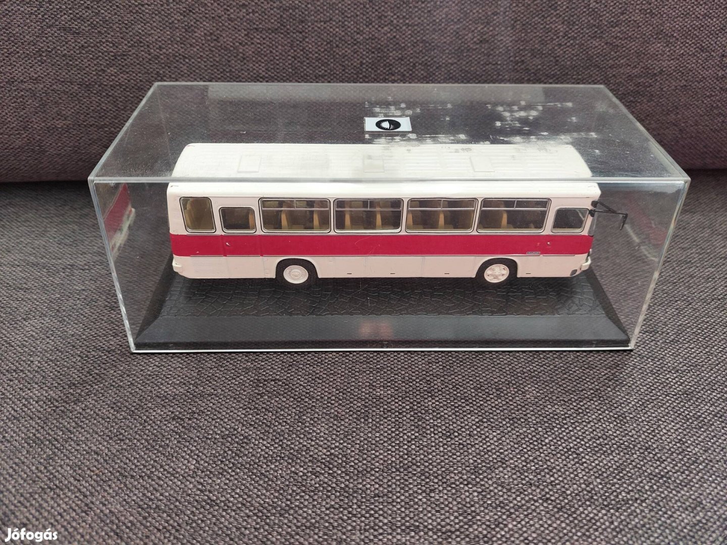 Modell busz 1:72