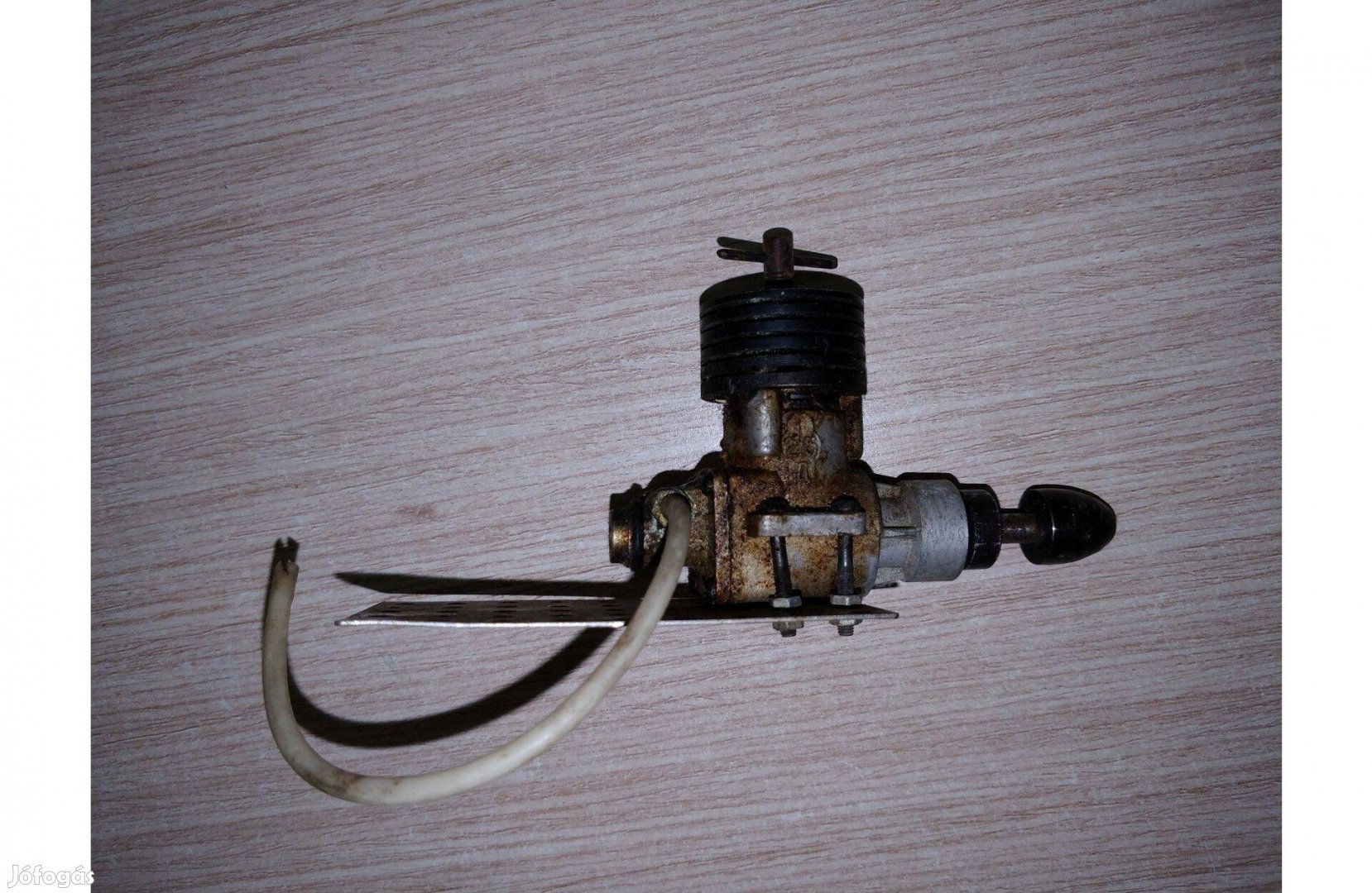Modell robbanómotor (#3406)