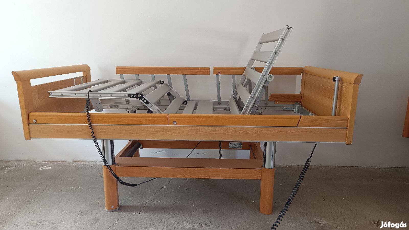 Modern Elektromos betegágy - 3 funkciós - osztott oldalrácsokkal (4.)