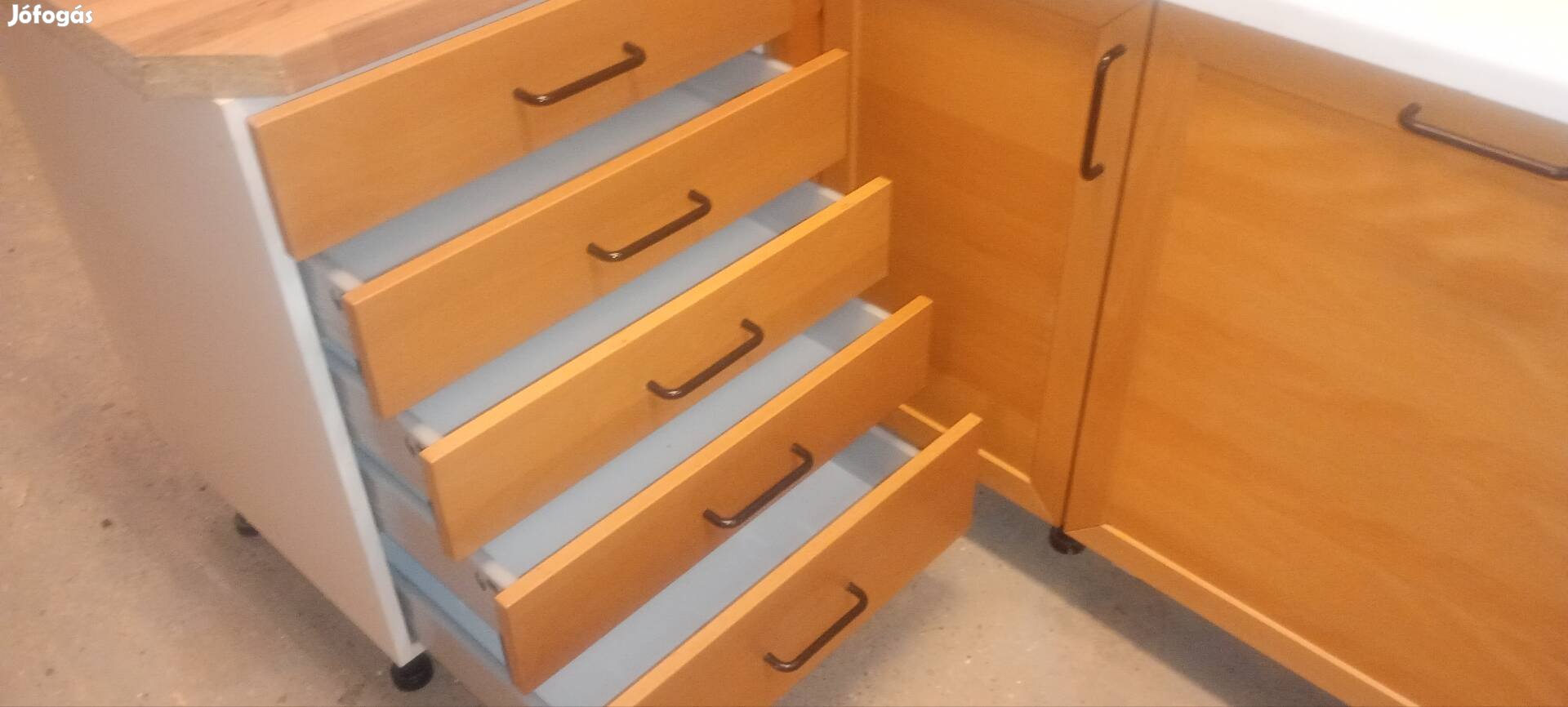 Modern IKEA bükkfa konyhabútor komplett gépekkel