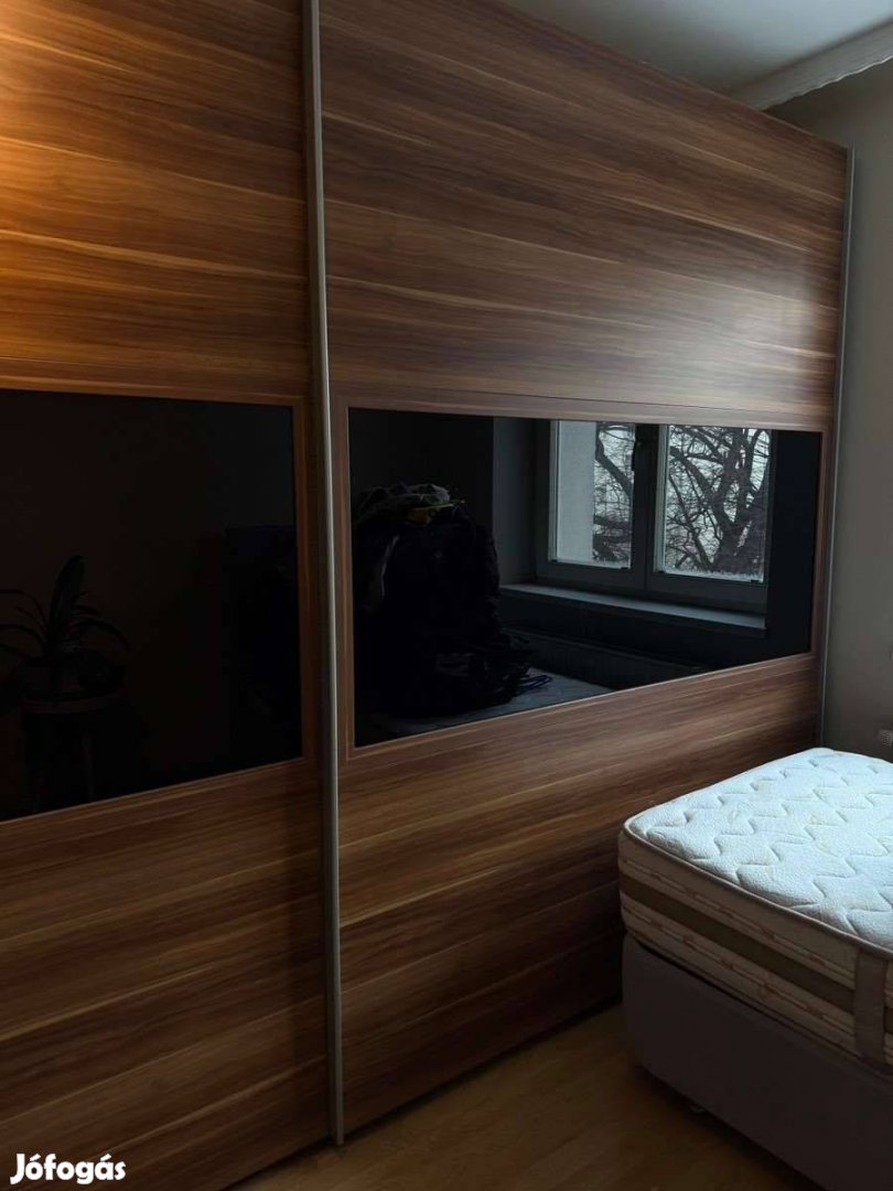 Modern Magasfény hatású üveglapos feketeBarna toló ajtós