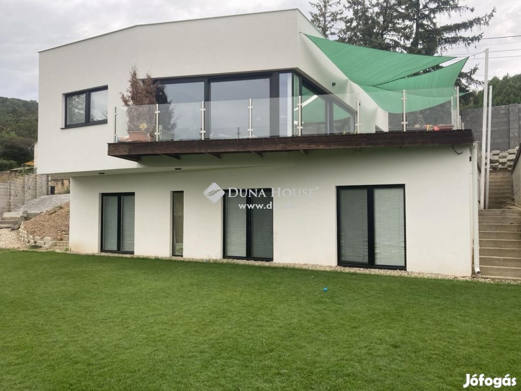 Modern Okos Otthon Pécs-Mecsekoldalban eladó.