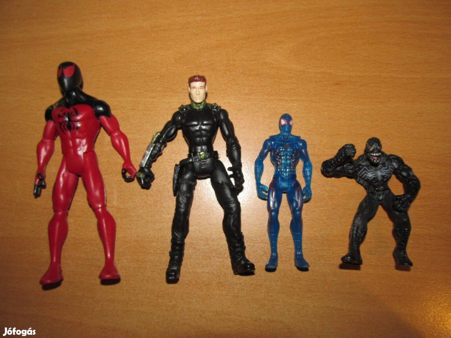 Modern Pókember és Venom figurák kupaca (Marvel)