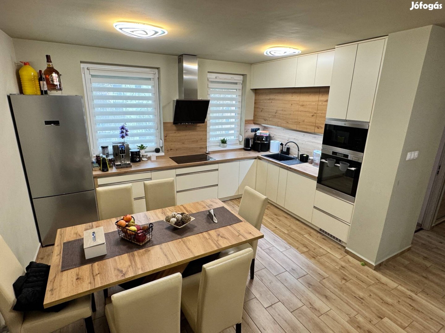 Modern, felújított, 3 szobanappali, 2 fürdőszobás lakás