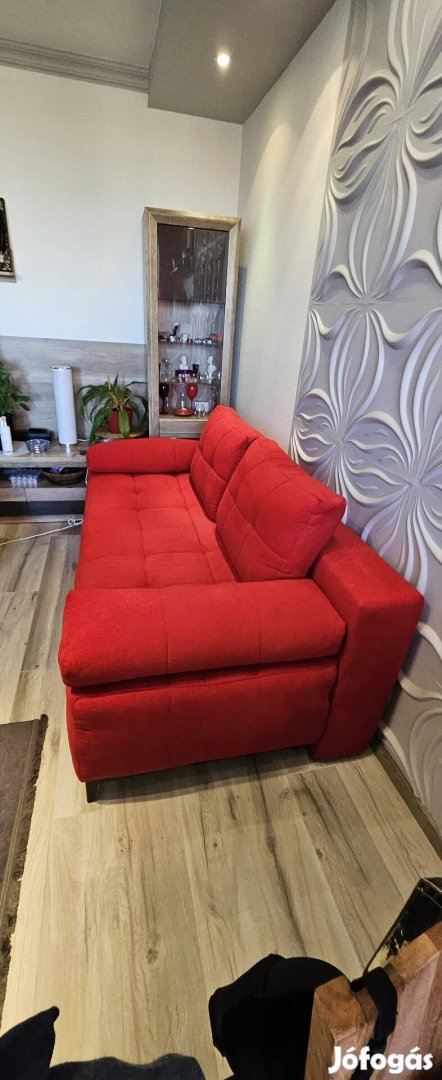 Modern, fiatalos  piros kanapéágy
