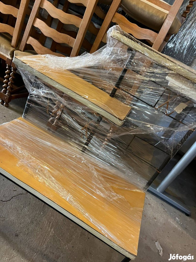 Modern, lépcsős polc elrendezésű virágállvány display