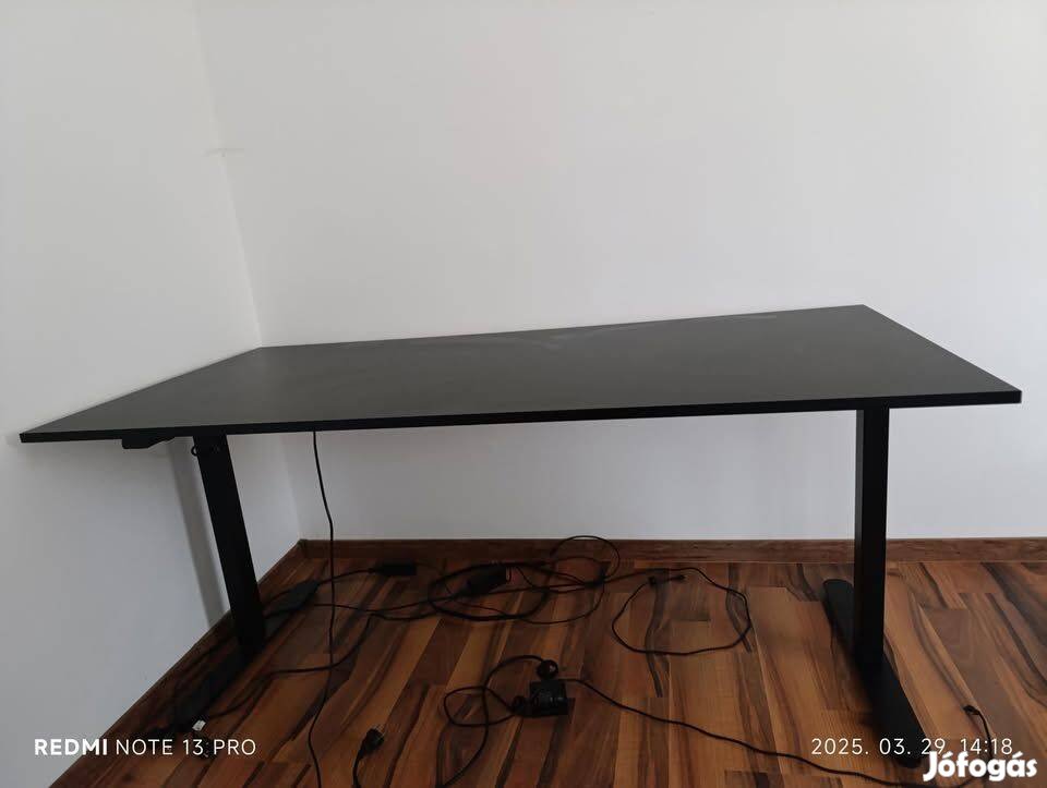 Modern állítható Svaneke íróasztal Új állapotú! 80x160 cm