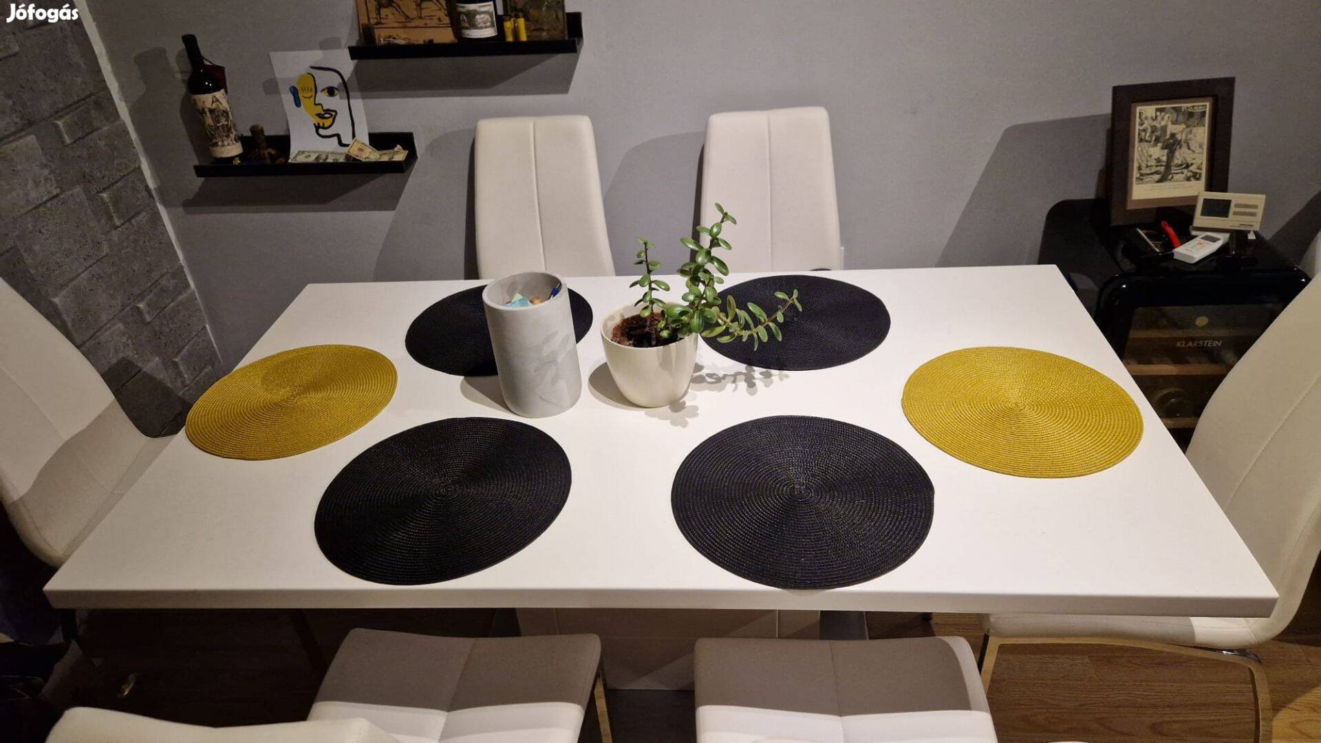 Modern asztal székekkel