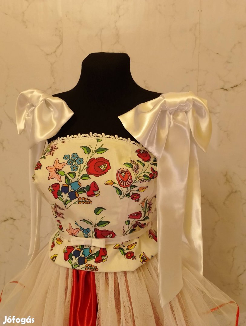 Modern kalocsai mintás ruhaszett, levehető masnis