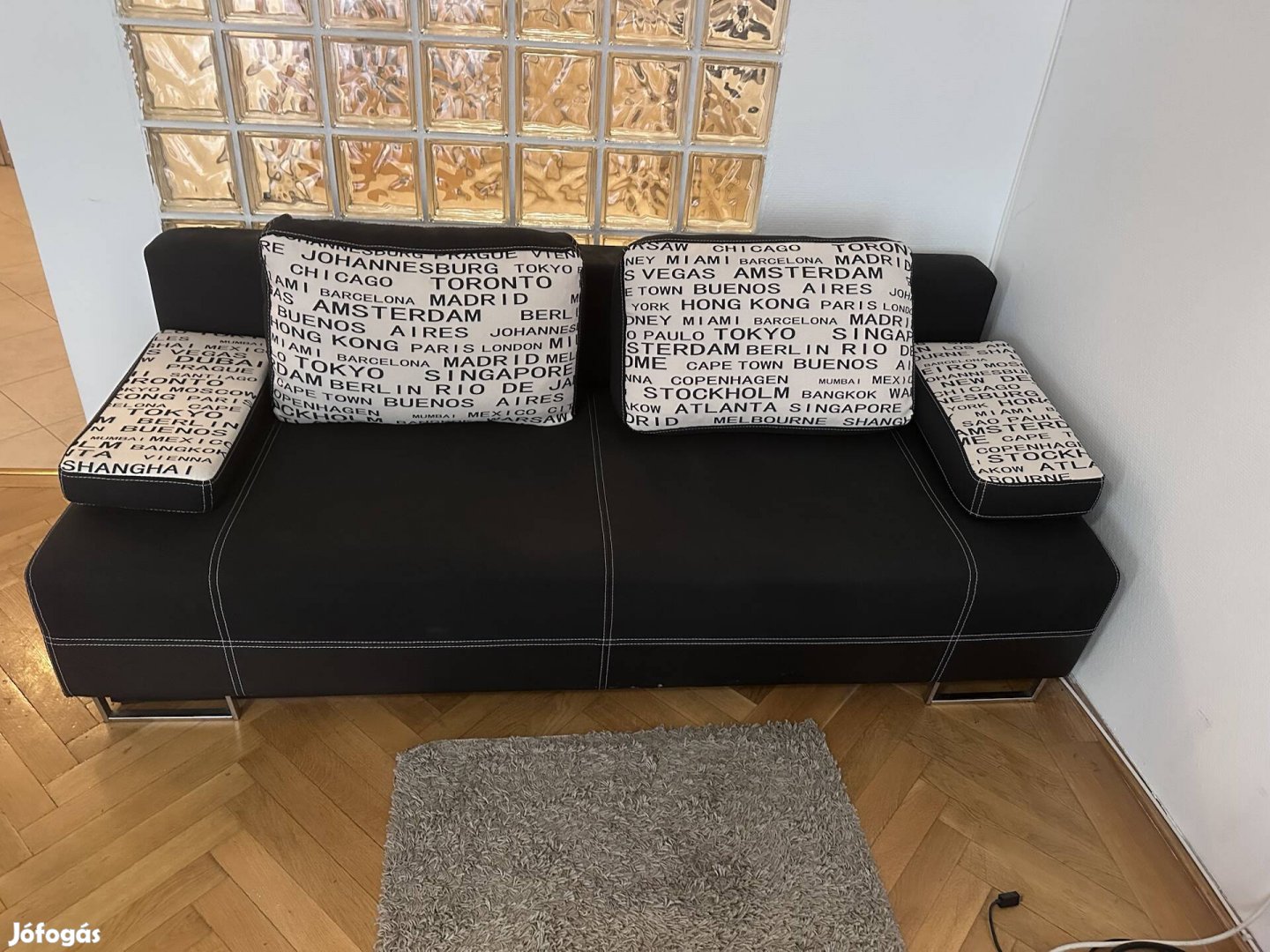 Modern kanapé ágyazhatóágyneműtartós is