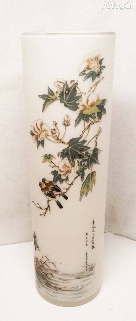 Modern kézműves tejüveg váza Hongkongból. Gyönyörű indás és madaras mi