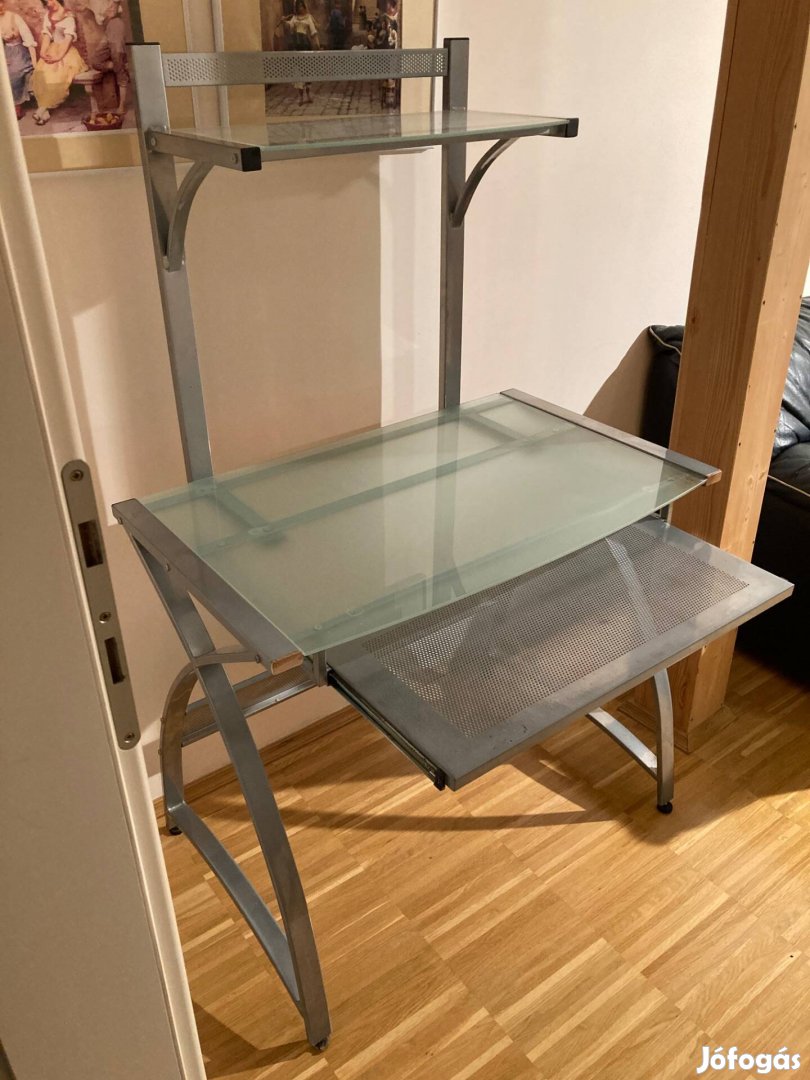 Modern minimalista számítógépasztal