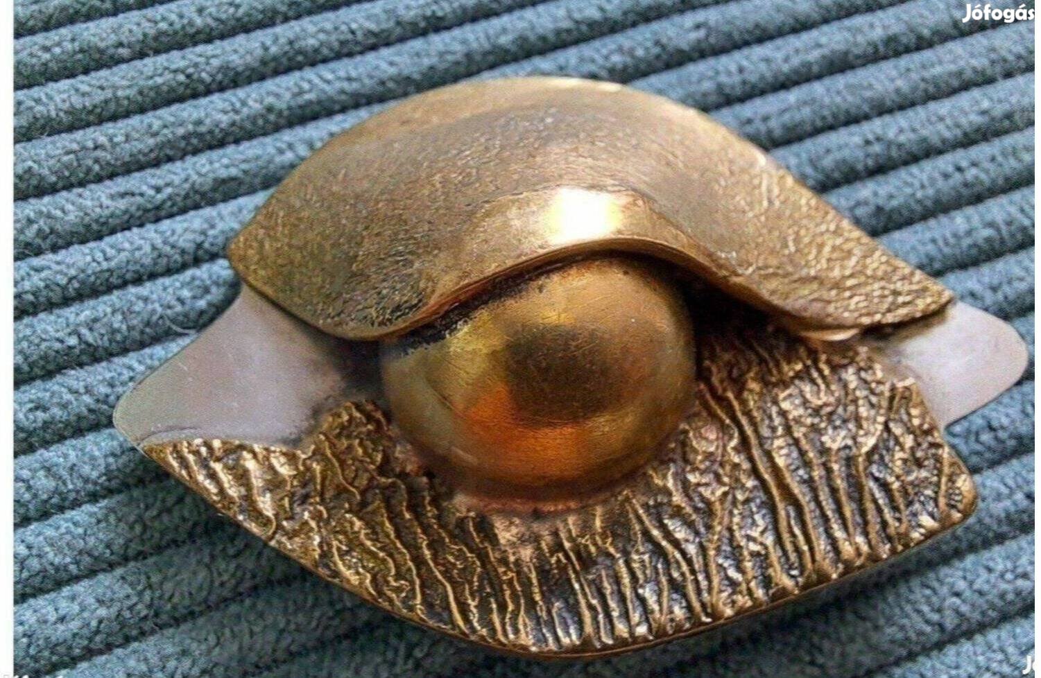 Modern női bross