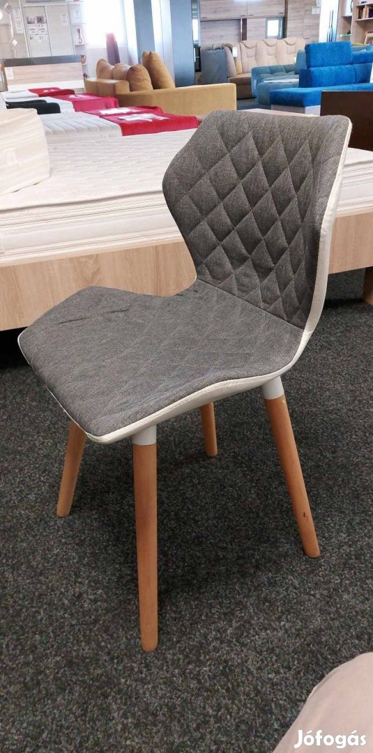 Modern szék steppelt ülőfelülettel