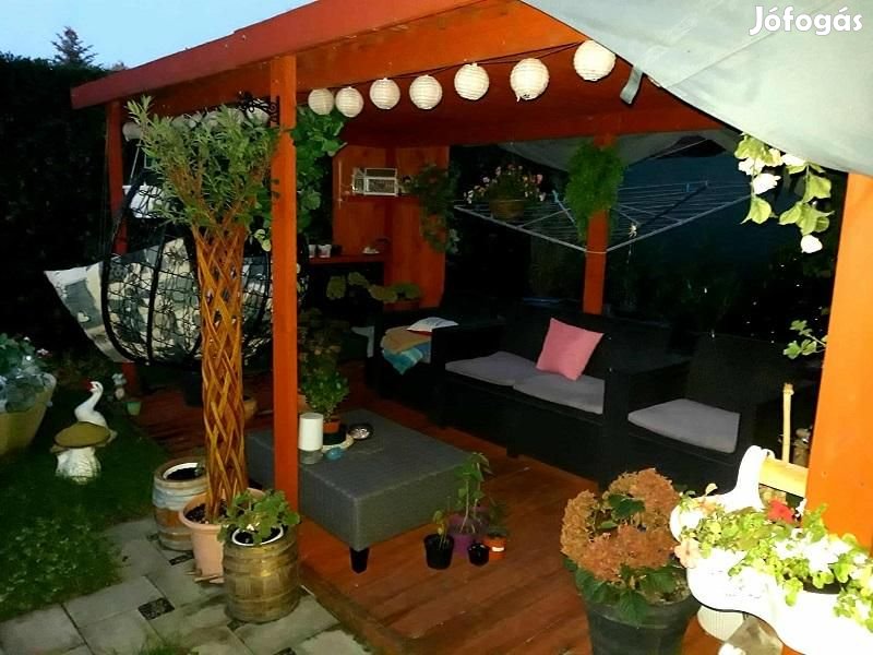 Modern téglalakás - hangulatos kerttel