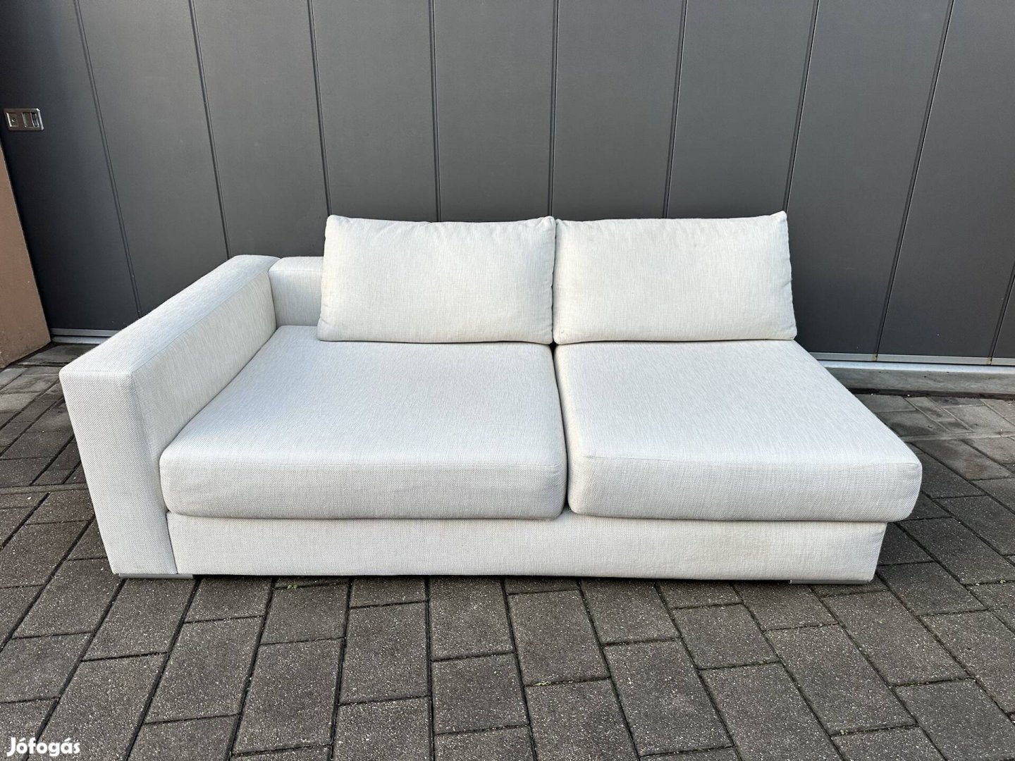 Modern világos designer kanapé eladó