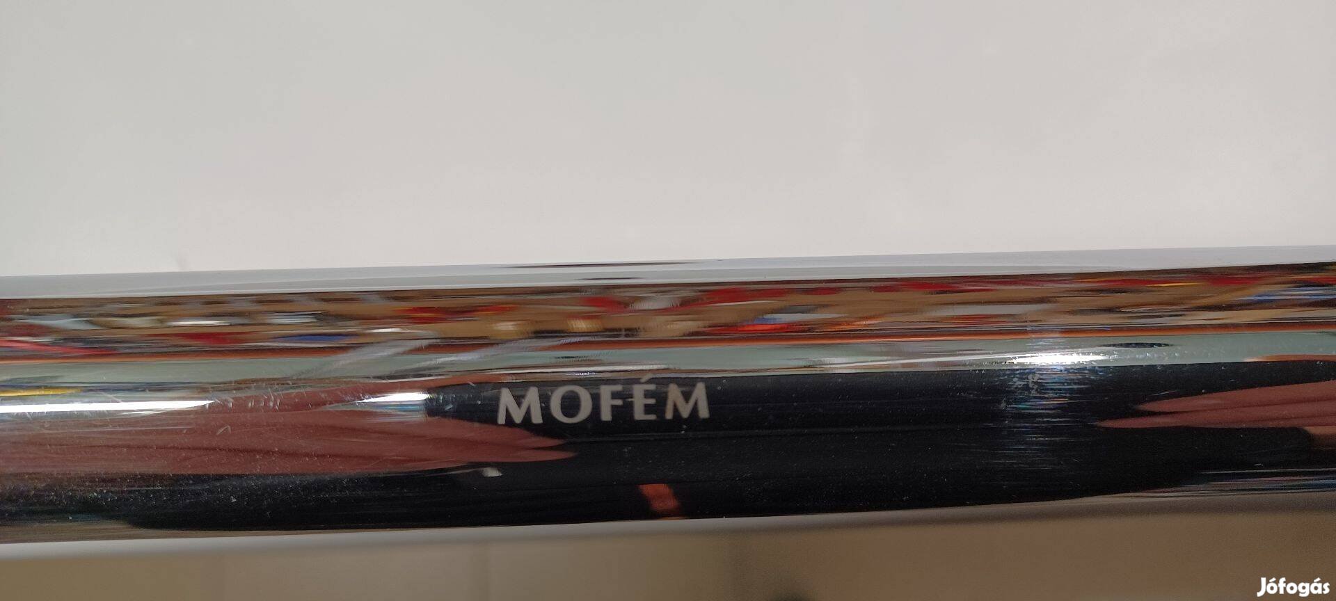 Mofém kapaszkodó rúd