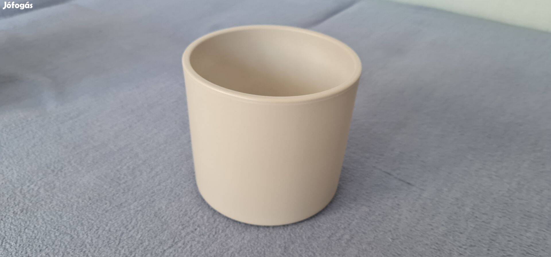 Mogyoró színű, minőségi kerámia kaspó