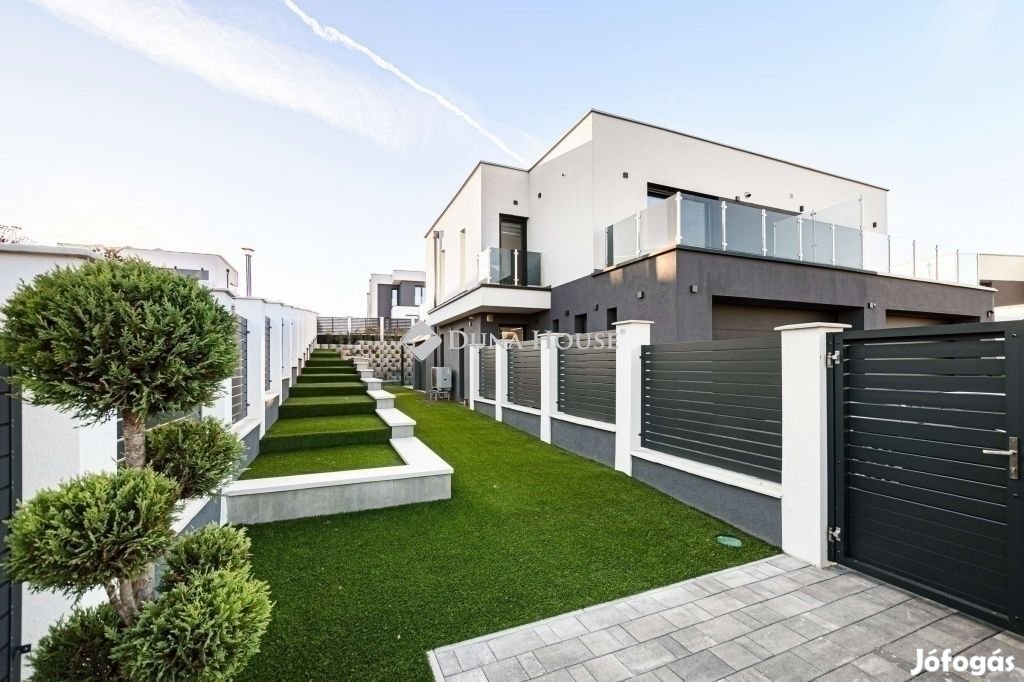 Mogyoródi 178 nm-es ház eladó