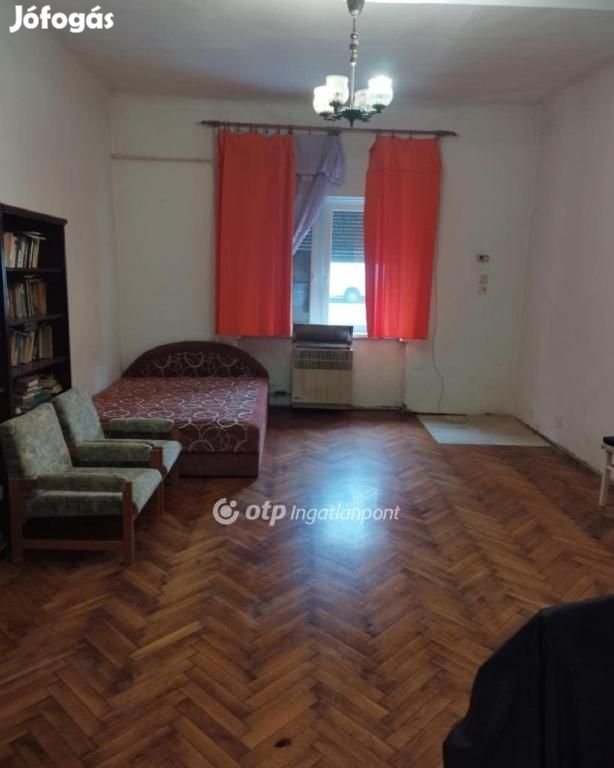 Mohácsi 42 nm-es ház eladó