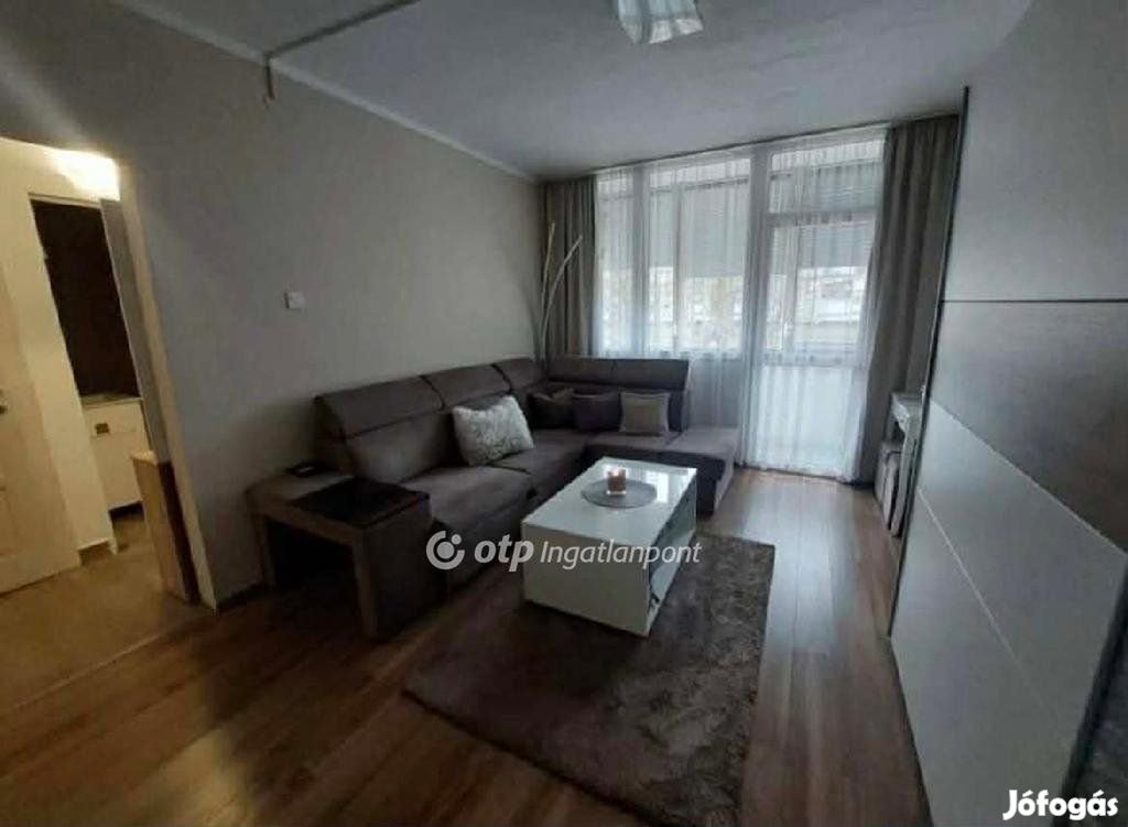 Mohácsi 54 nm-es lakás eladó