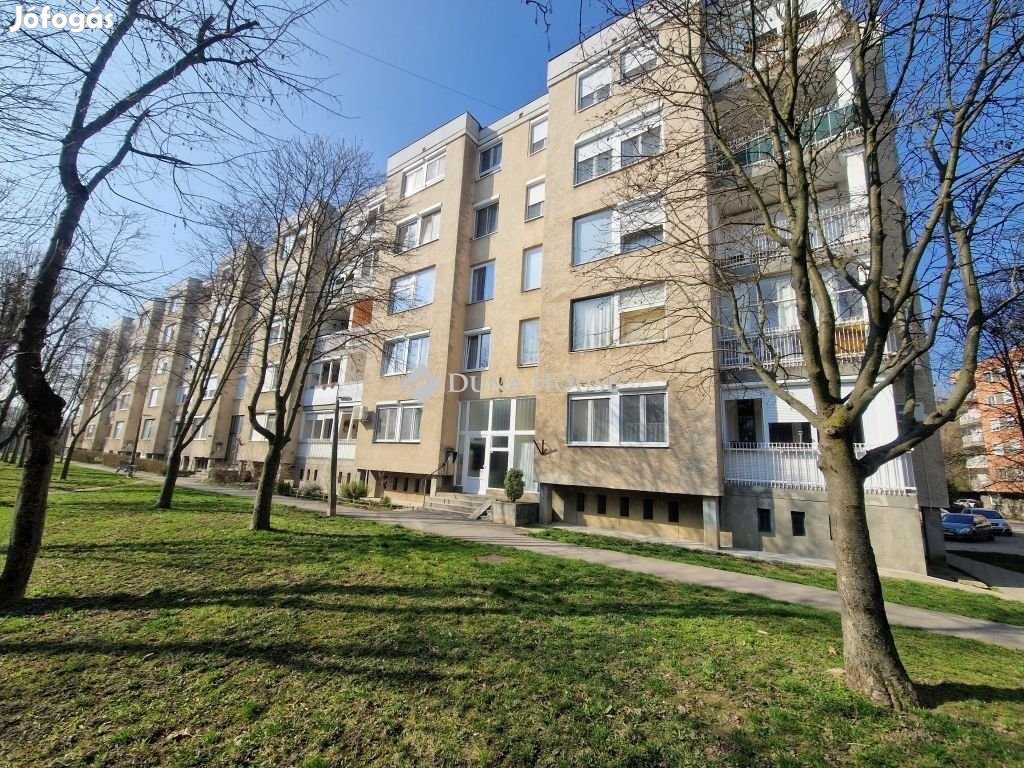 Mohácsi 71 nm-es lakás eladó