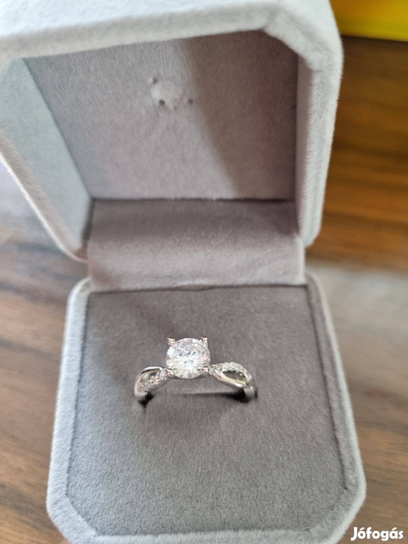 Moissanite kristályköves gyűrű