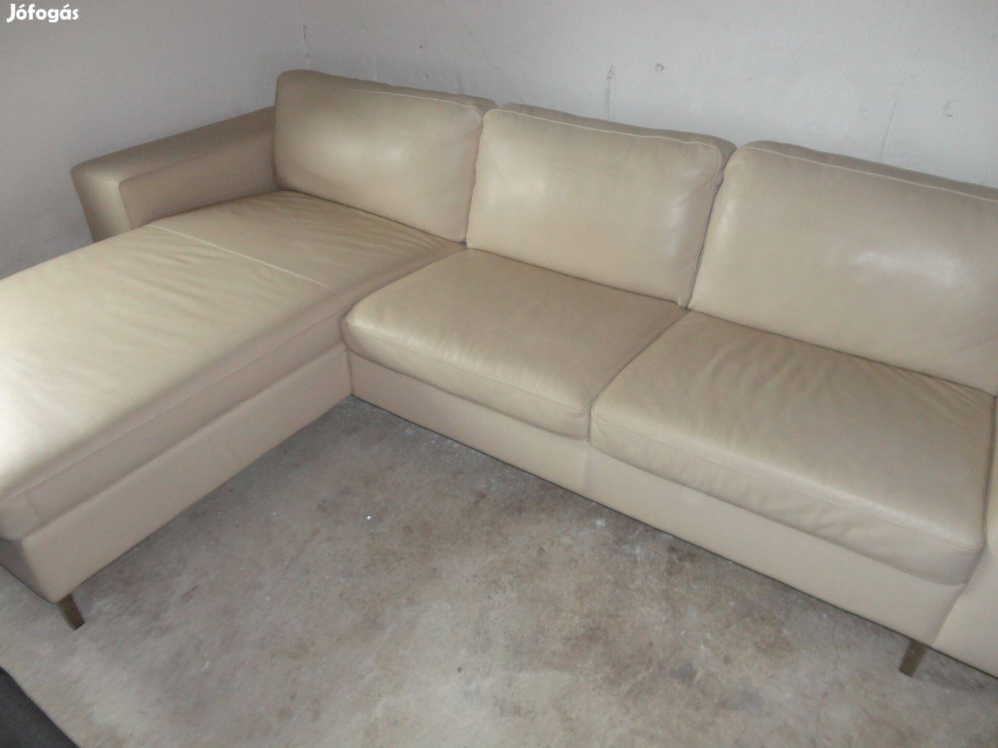 Mömax bőr sarokkanapé