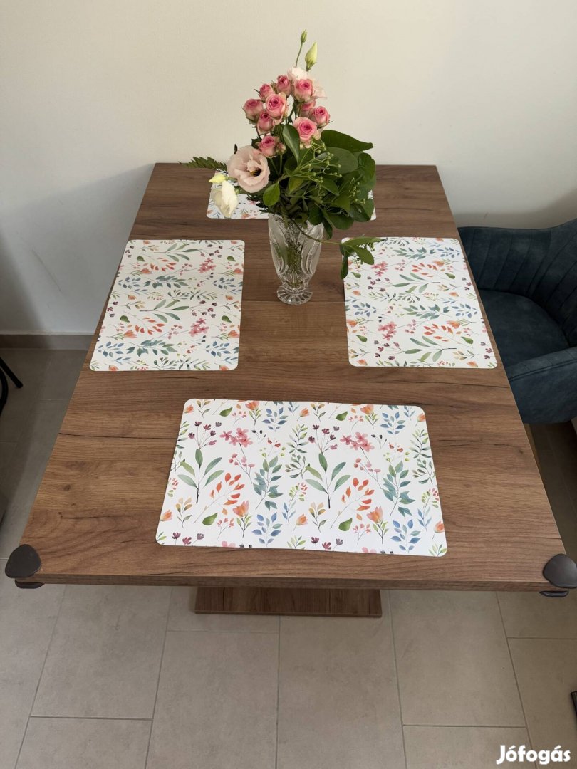 Mömax kihúzható asztal: Avensis