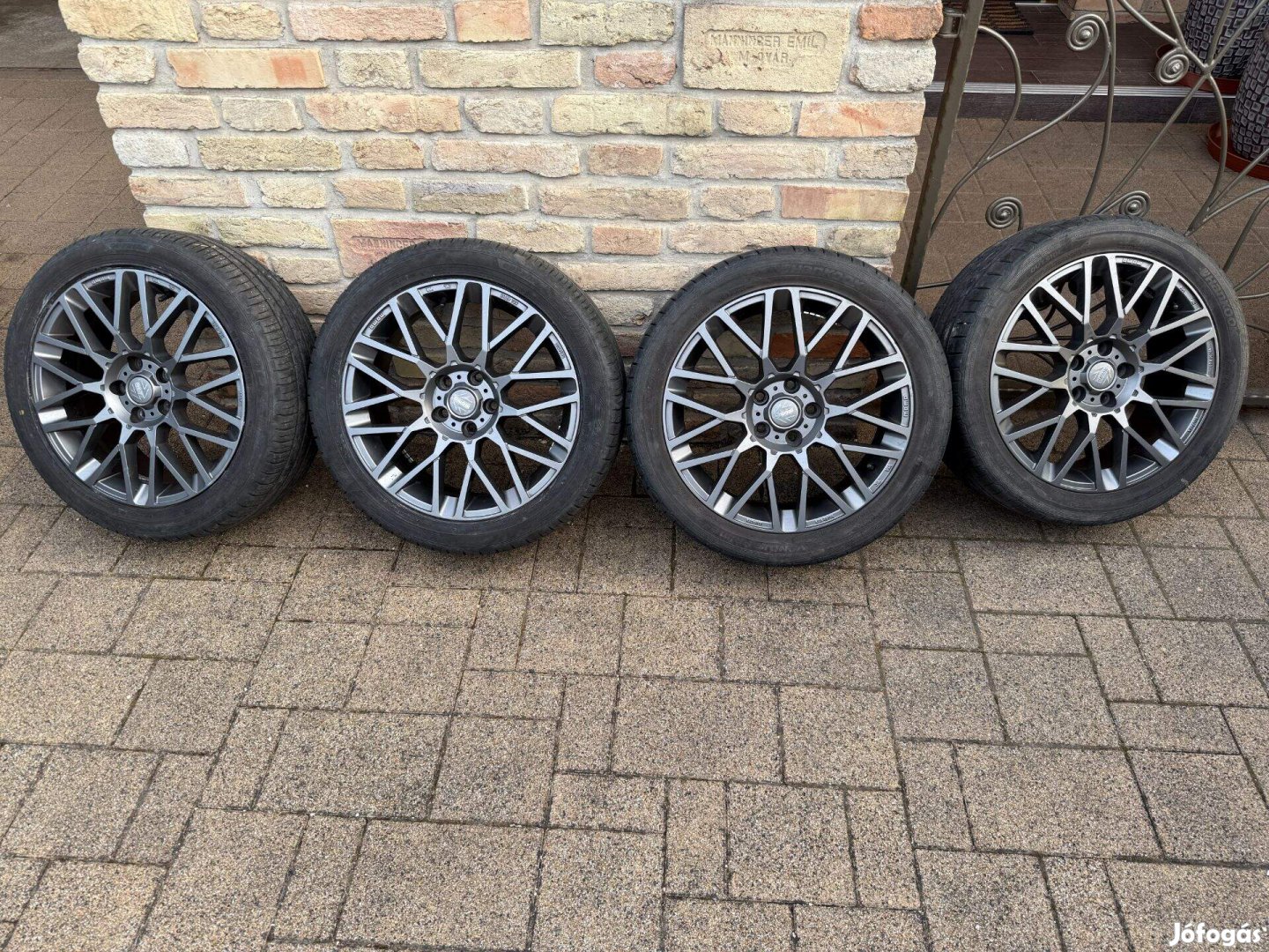 Momo 7*17" alufelni gumival Ford Focus Volvo V40 modellekre eladó